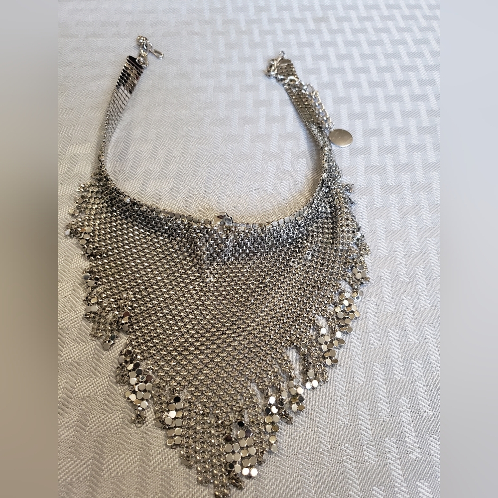 Chic Silver Mesh Necklace - Picture 4 of 4